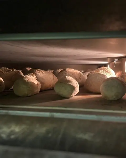 Brot im Holzofen